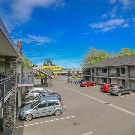 וונגאנואי Aotea Motor Lodge מראה חיצוני תמונה The motel's courtyard
