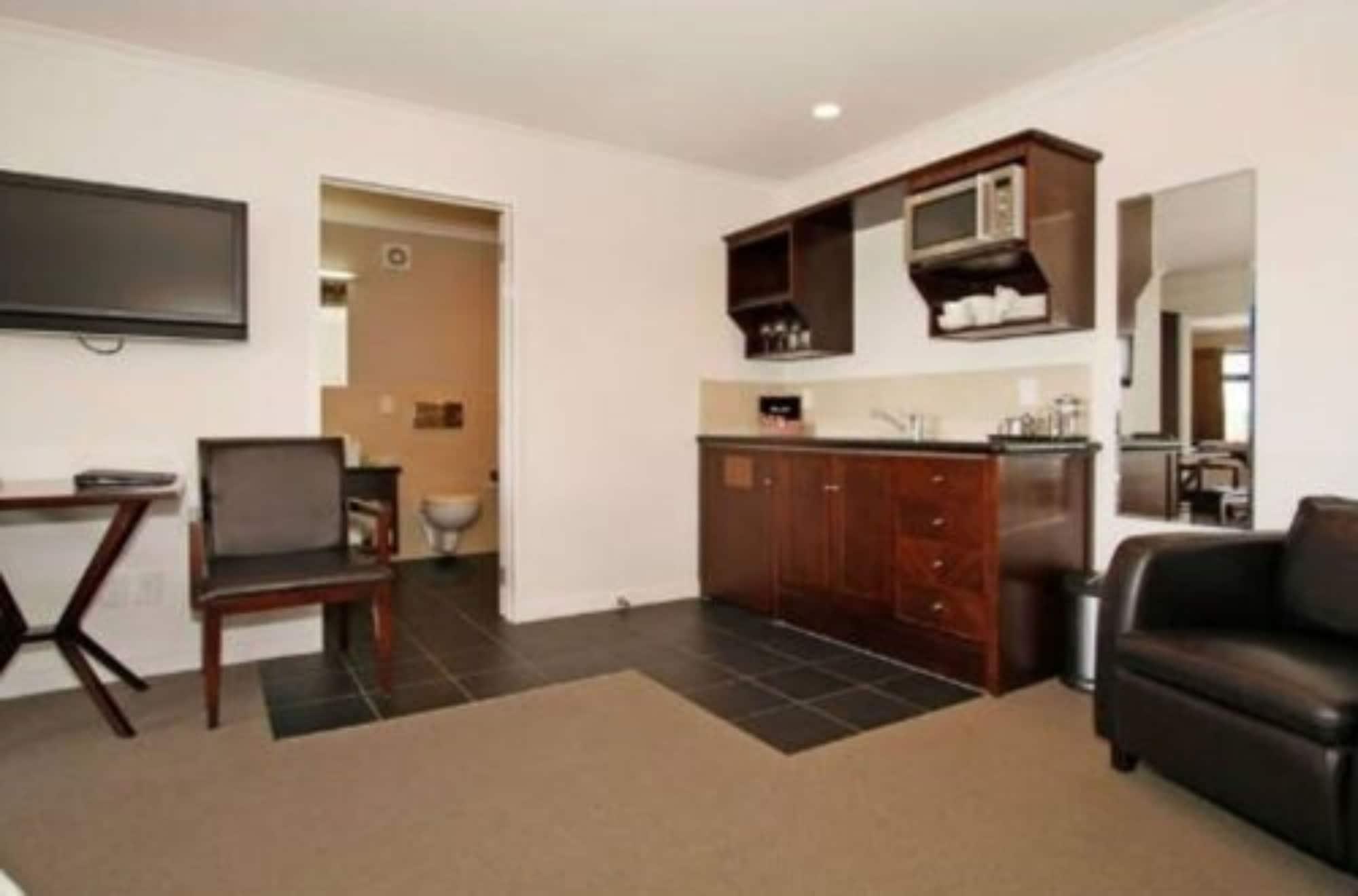וונגאנואי Aotea Motor Lodge מראה חיצוני תמונה A typical studio apartment