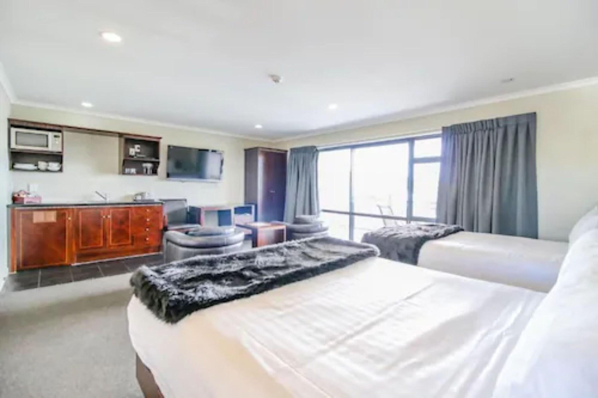וונגאנואי Aotea Motor Lodge מראה חיצוני תמונה A typical studio apartment