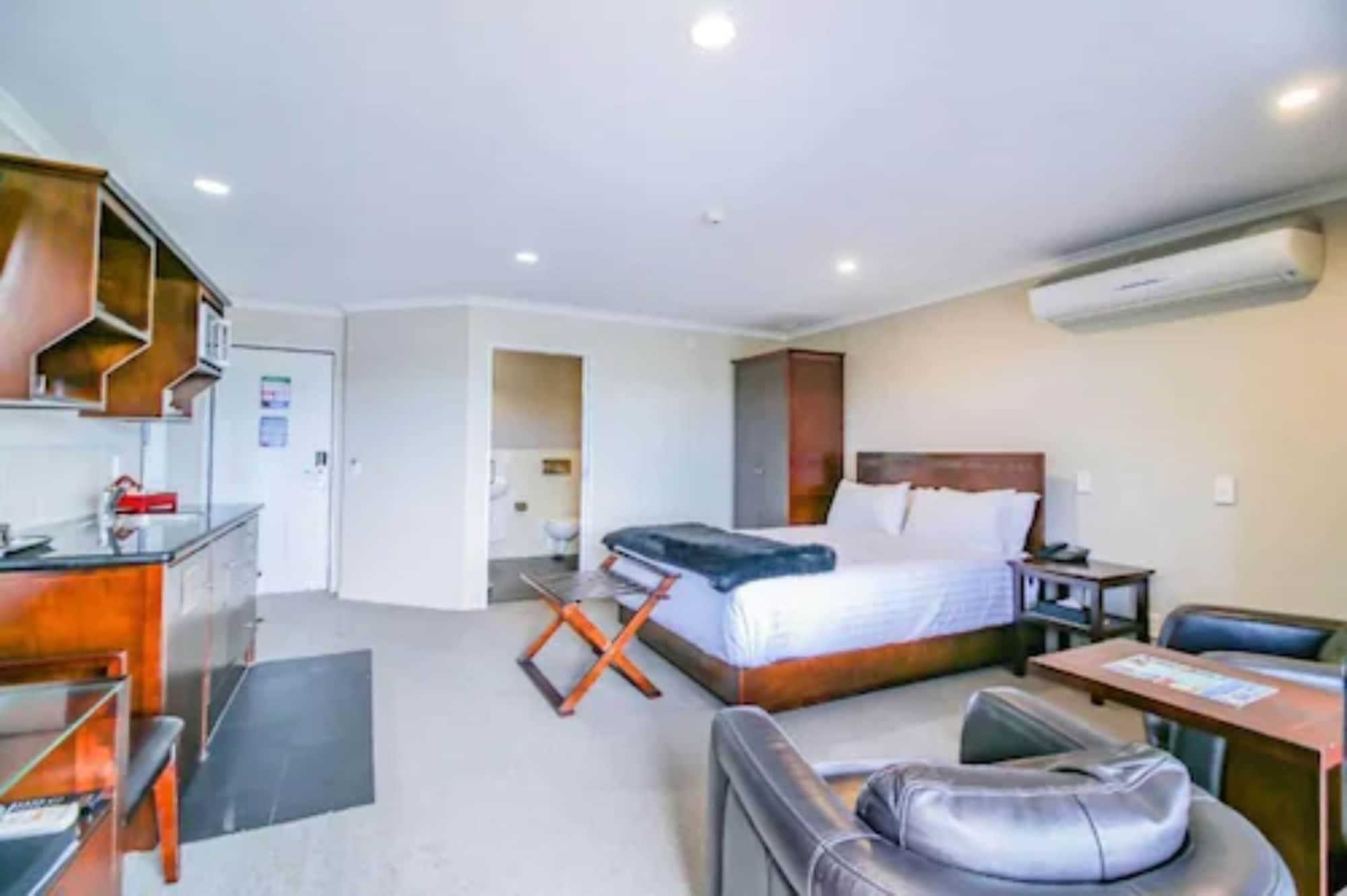 וונגאנואי Aotea Motor Lodge מראה חיצוני תמונה A typical studio apartment