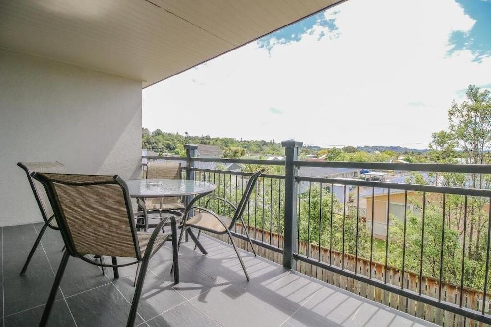 וונגאנואי Aotea Motor Lodge מראה חיצוני תמונה A balcony