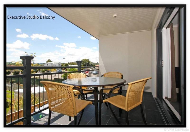 וונגאנואי Aotea Motor Lodge מראה חיצוני תמונה Balcony