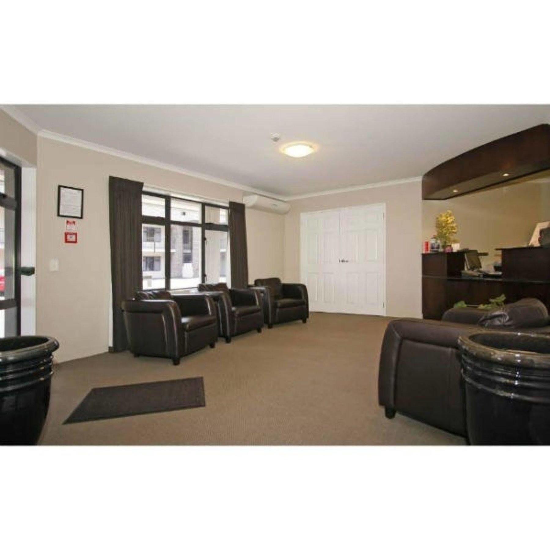וונגאנואי Aotea Motor Lodge מראה חיצוני תמונה The interior of the reception area at the hotel