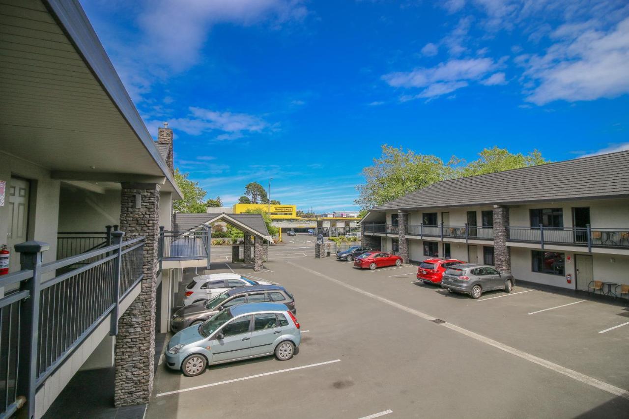 וונגאנואי Aotea Motor Lodge מראה חיצוני תמונה The motel's courtyard